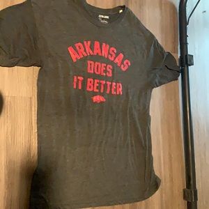 dark grey arkansas razorbacks t shirt